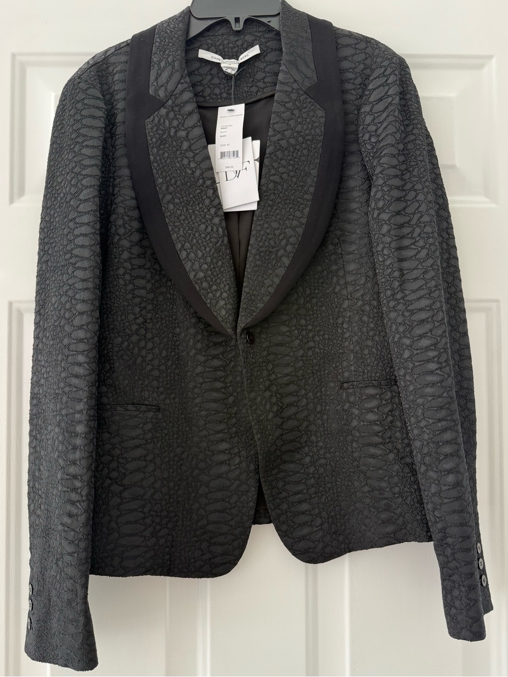 Women’s Black Textured Satin-Trim Blazer